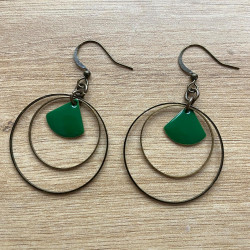 Boucles d'oreilles artisanales anneaux bronze et émail vert  Lyne Créa