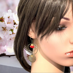 Boucles d'oreilles asymétriques bronze rouge. Lyne Créa