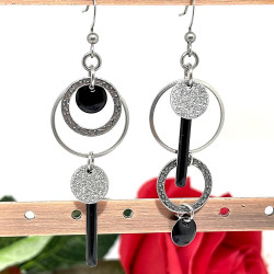 Boucles d'oreilles uniques asymétriques acier inox. Lyne Créa